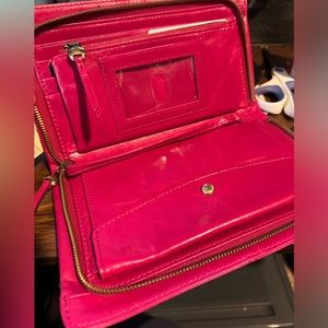 Free Shipping! Hobo Bag - Evolve Fuschia Clutch/Wristlet NWT